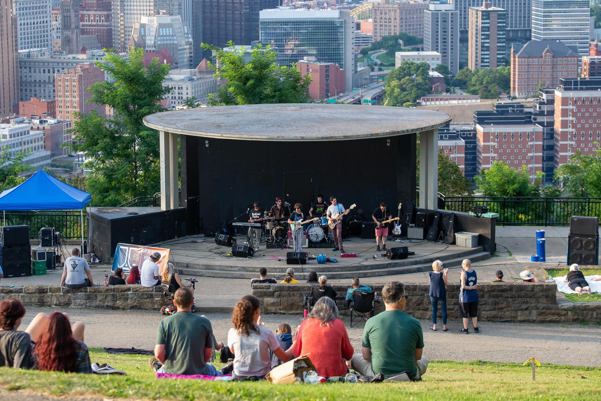 Image of a concert at Grandview Park Bandstand